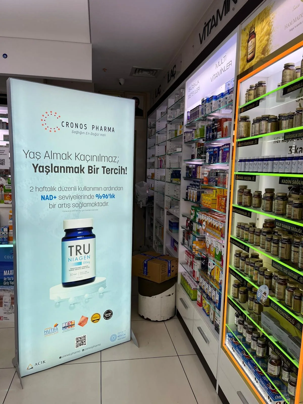 Ayaklı çift taraflı lightbox referans